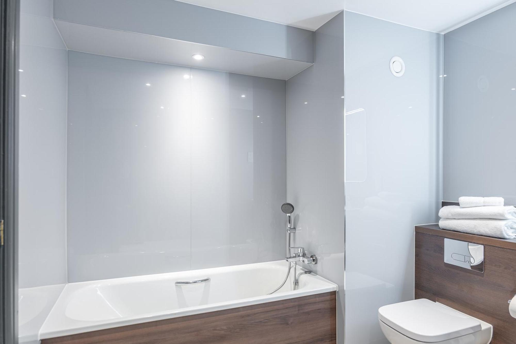Village Chester St David's 4*